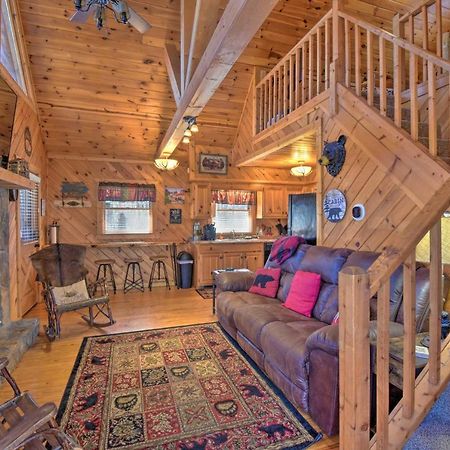 Helen Cabin With Deck And Hot Tub Less Than Half Mi To Main St Esterno foto