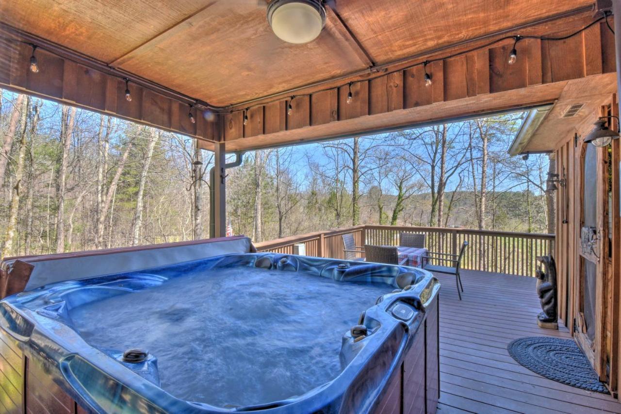 Helen Cabin With Deck And Hot Tub Less Than Half Mi To Main St Esterno foto