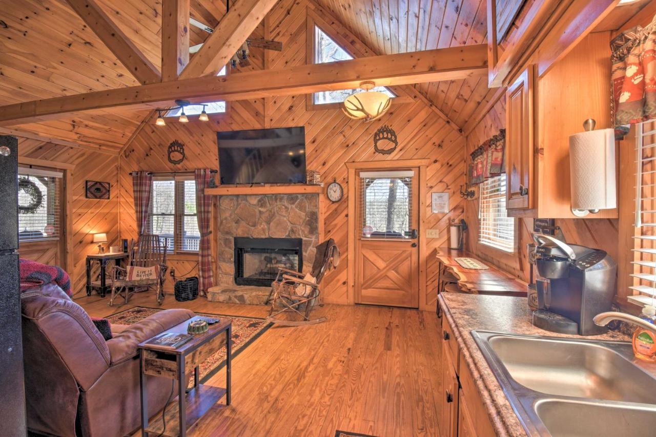 Helen Cabin With Deck And Hot Tub Less Than Half Mi To Main St Esterno foto