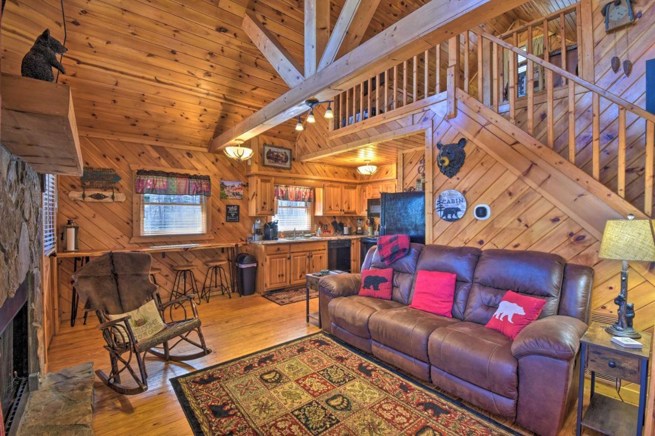 Helen Cabin With Deck And Hot Tub Less Than Half Mi To Main St Esterno foto