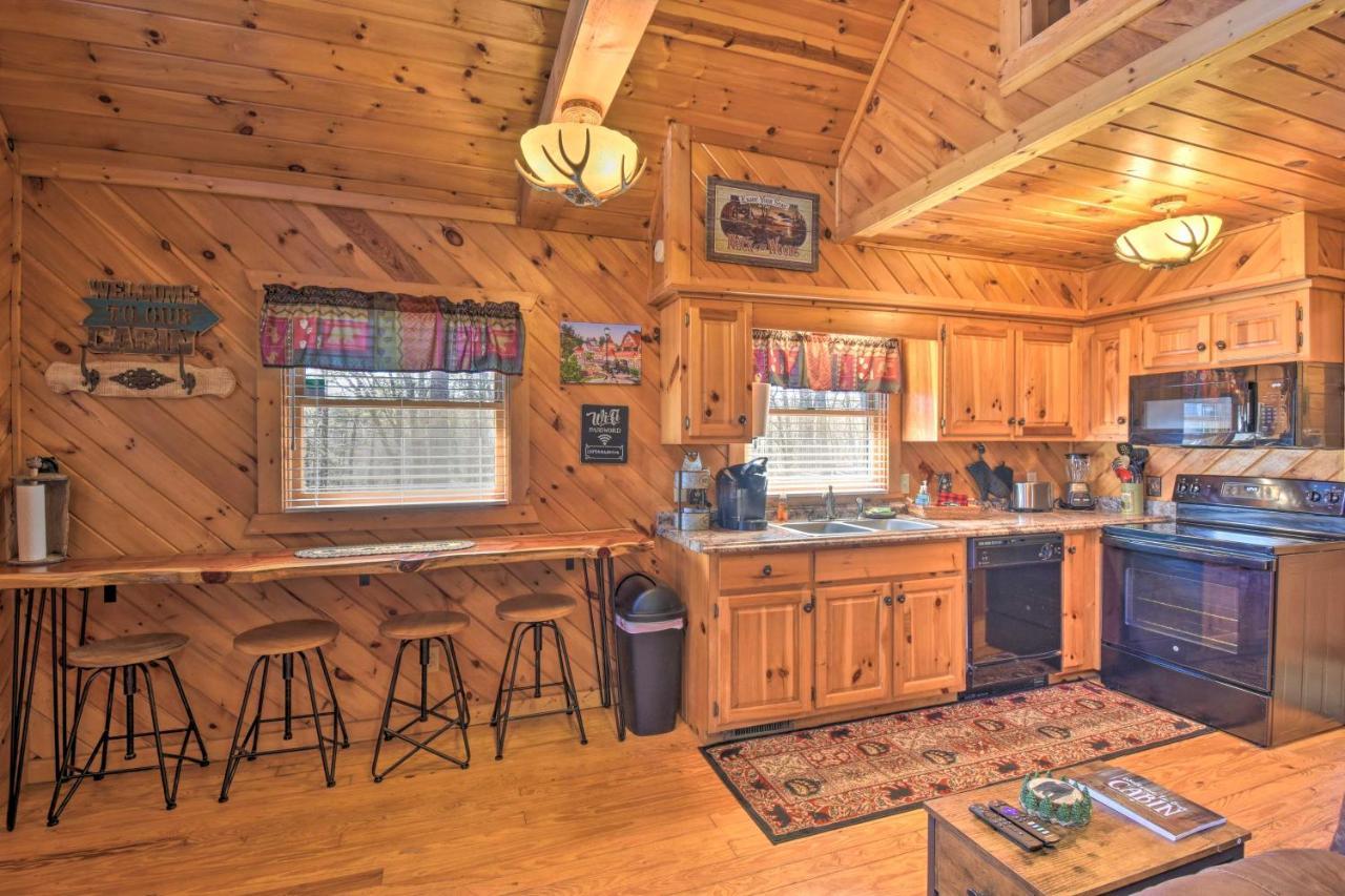 Helen Cabin With Deck And Hot Tub Less Than Half Mi To Main St Esterno foto