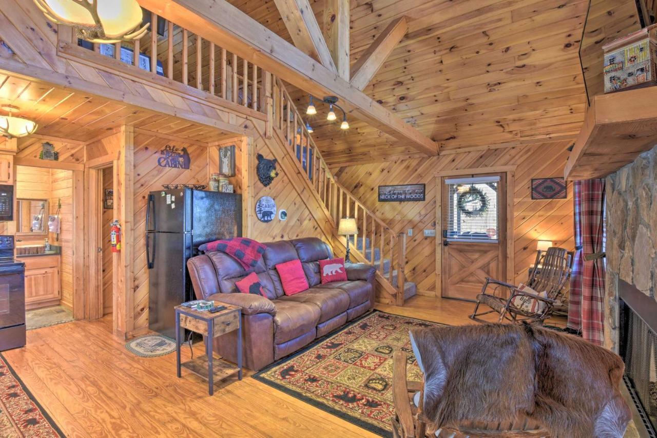 Helen Cabin With Deck And Hot Tub Less Than Half Mi To Main St Esterno foto