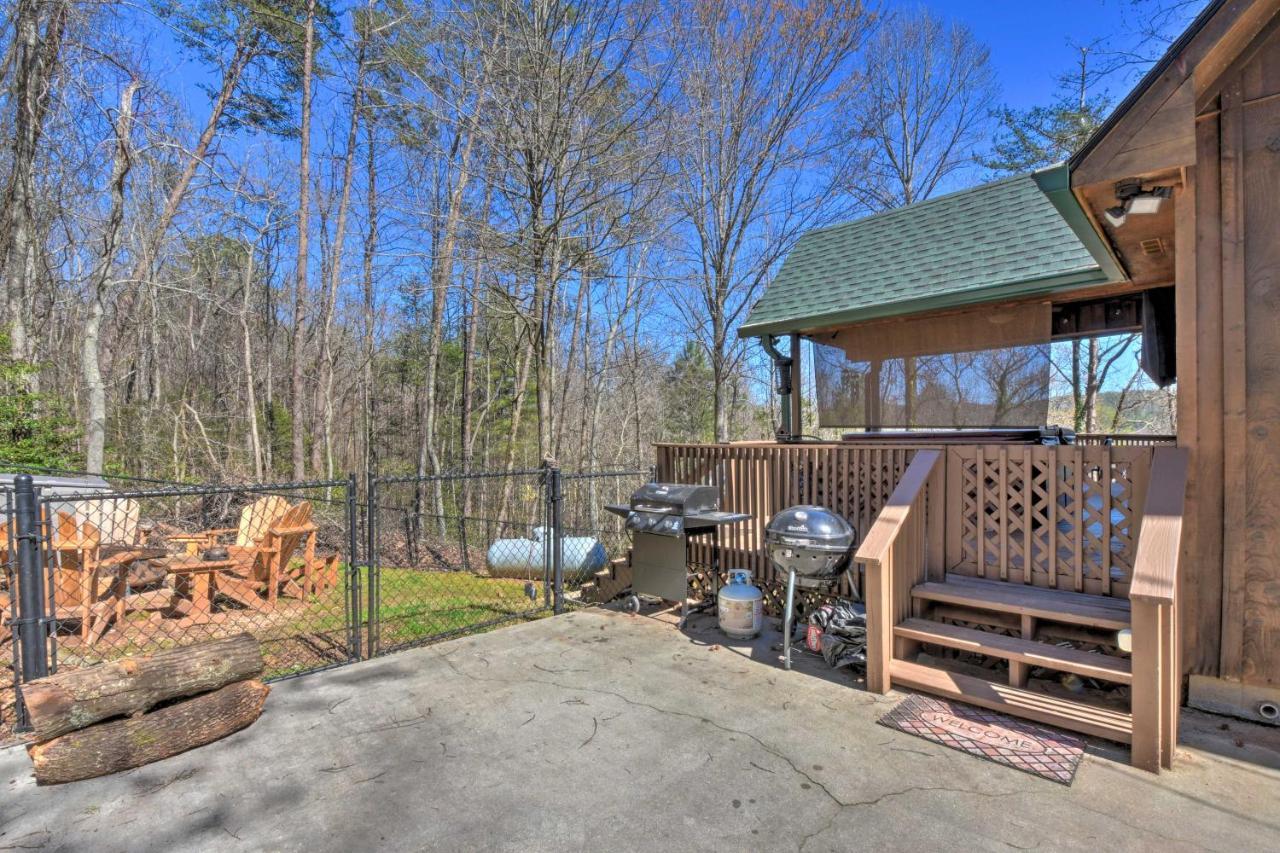 Helen Cabin With Deck And Hot Tub Less Than Half Mi To Main St Esterno foto