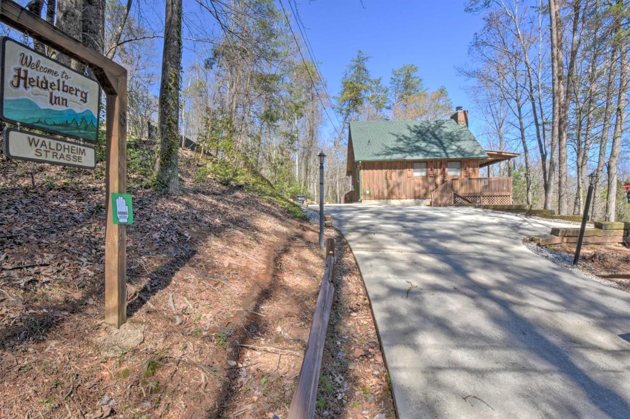Helen Cabin With Deck And Hot Tub Less Than Half Mi To Main St Esterno foto
