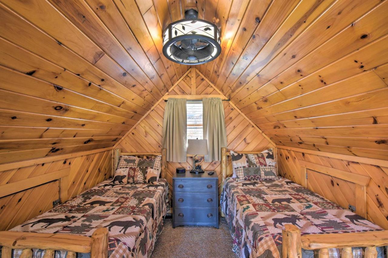 Helen Cabin With Deck And Hot Tub Less Than Half Mi To Main St Esterno foto