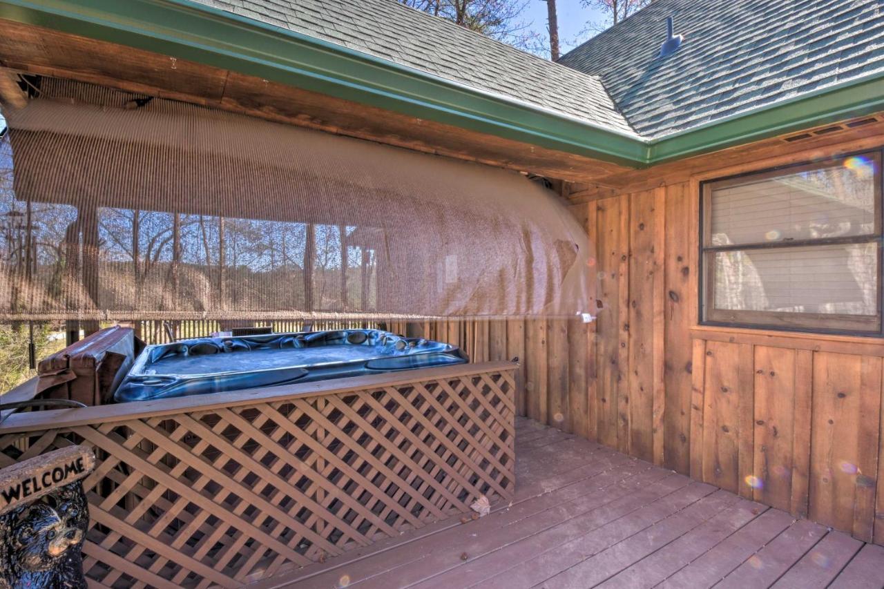 Helen Cabin With Deck And Hot Tub Less Than Half Mi To Main St Esterno foto