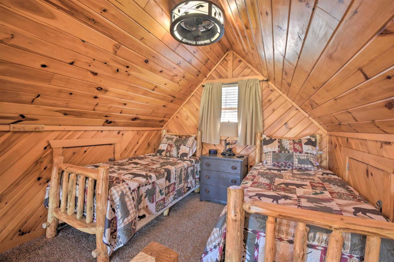 Helen Cabin With Deck And Hot Tub Less Than Half Mi To Main St Esterno foto