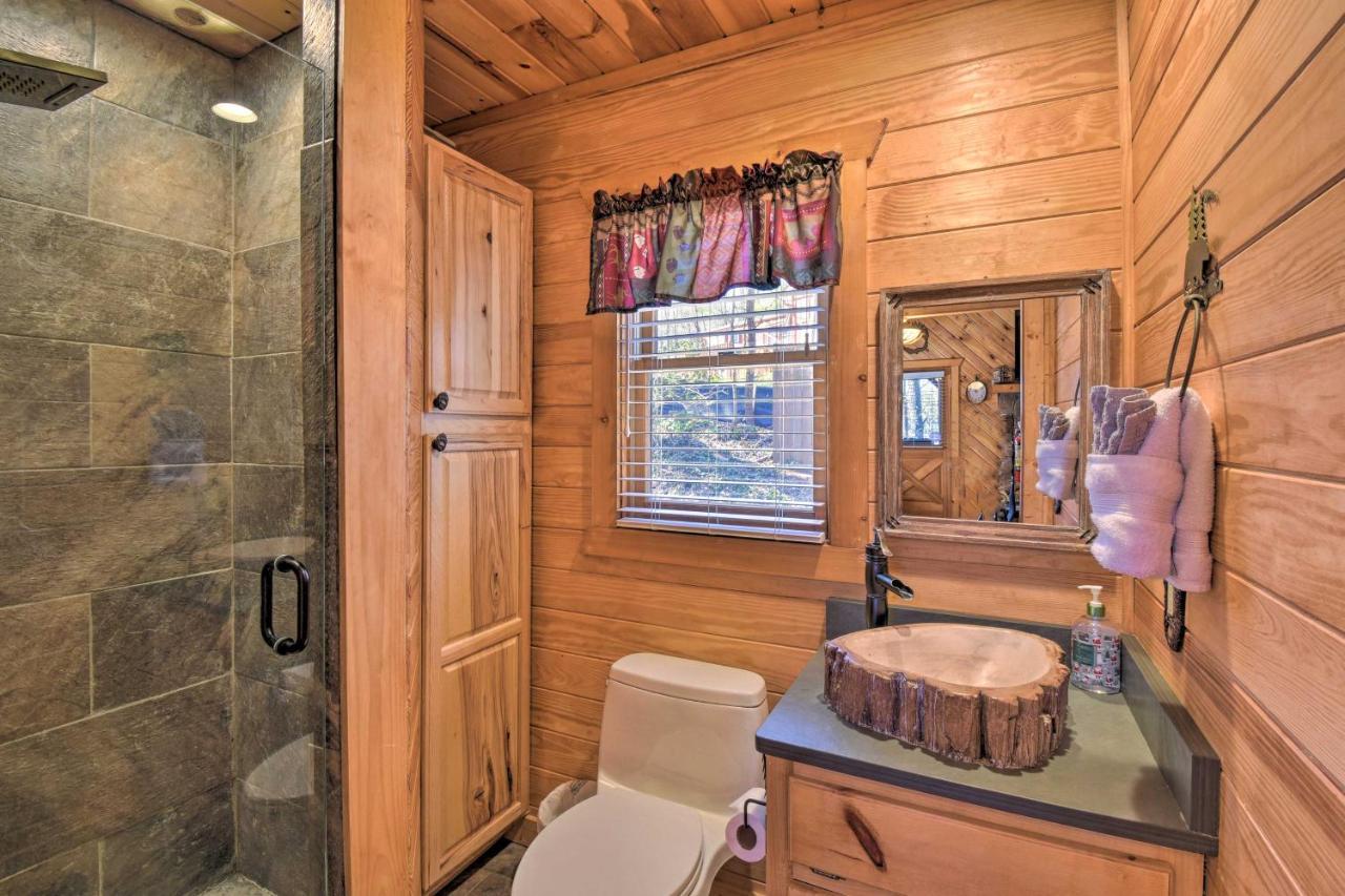 Helen Cabin With Deck And Hot Tub Less Than Half Mi To Main St Esterno foto
